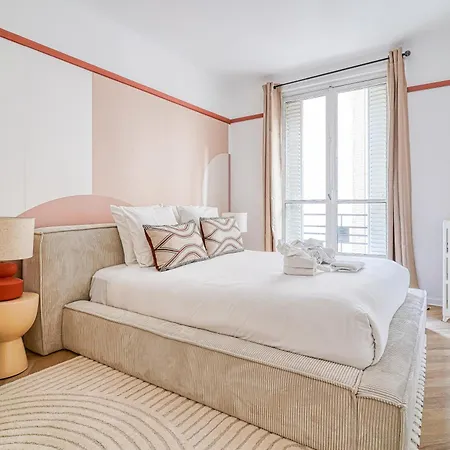 Apartment Neuilly-sur-seine, Calme Et Raffine