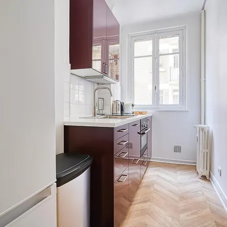 Neuilly-sur-seine, Calme Et Raffine Apartment